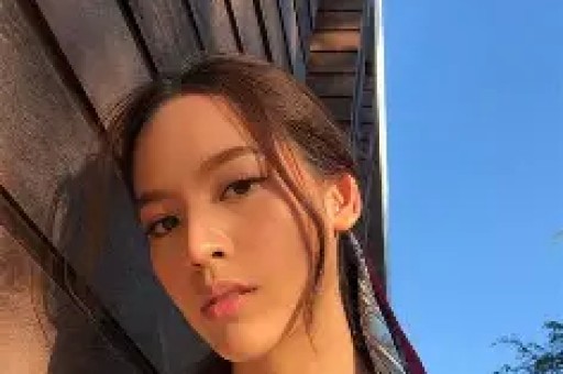 明星离婚后隐私遭曝光八岁孩子卷入舆论漩涡。